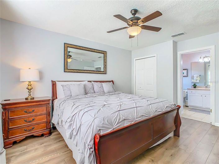 Image No.38-6 Bed House for sale