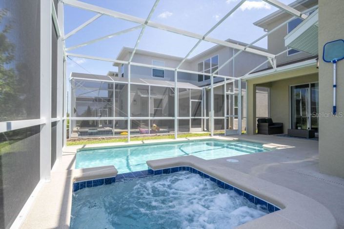 Image No.12-5 Bed Property for sale