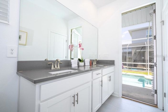 Image No.19-5 Bed Property for sale