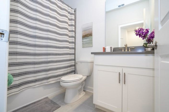 Image No.28-5 Bed Property for sale