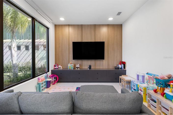 Image No.13-5 Bed House for sale