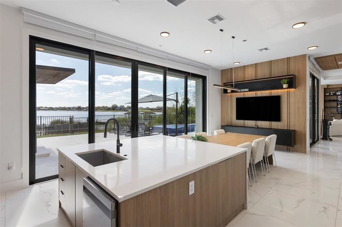 Image No.16-5 Bed House for sale