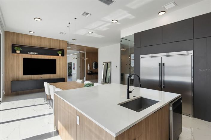 Image No.17-5 Bed House for sale