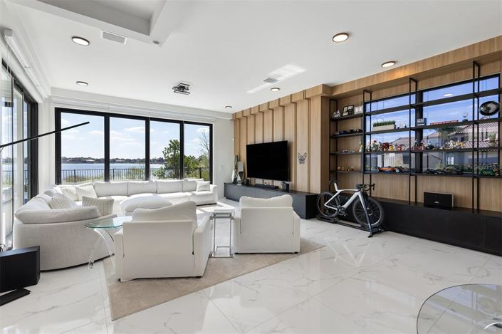 Image No.25-5 Bed House for sale