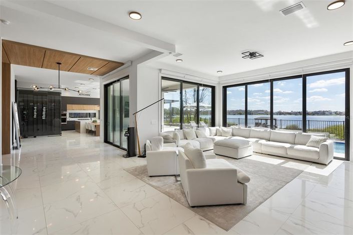 Image No.26-5 Bed House for sale