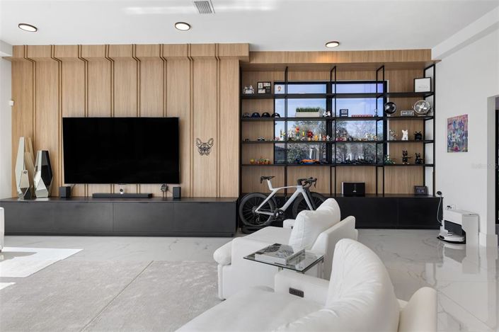 Image No.27-5 Bed House for sale