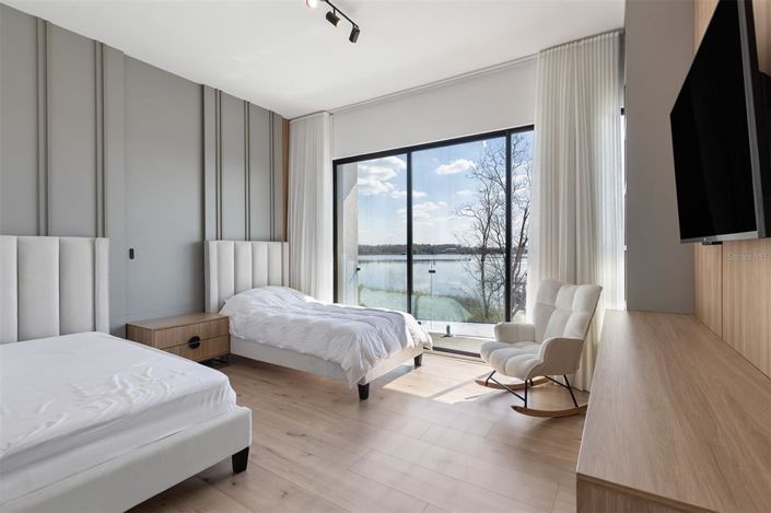 Image No.36-5 Bed House for sale