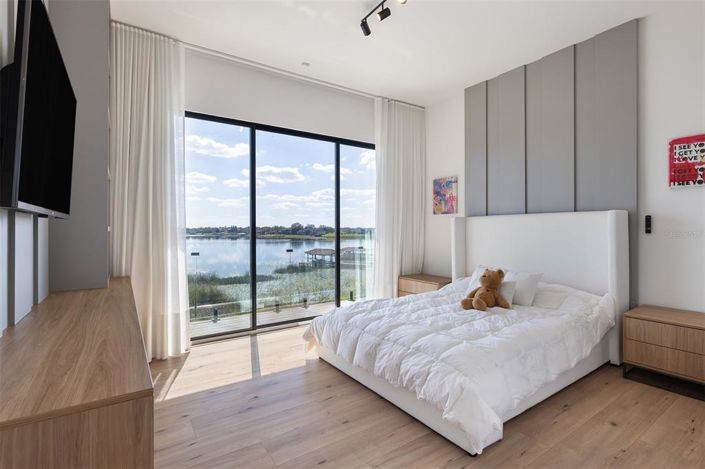 Image No.37-5 Bed House for sale