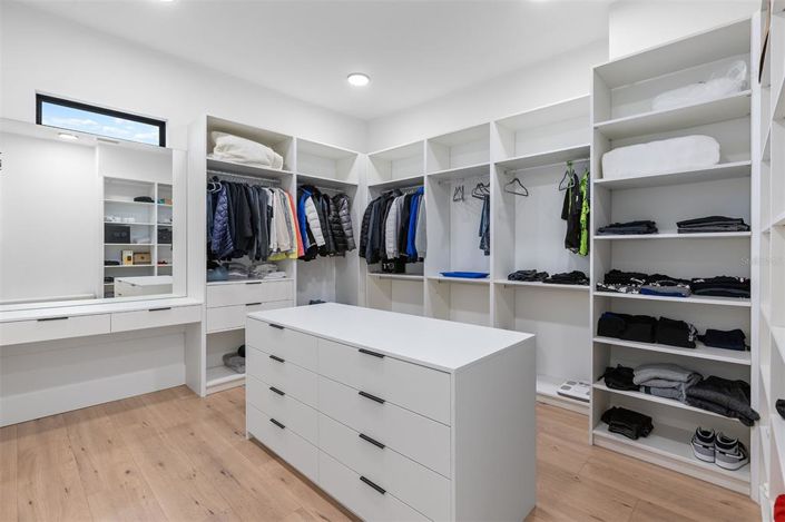 Image No.42-5 Bed House for sale