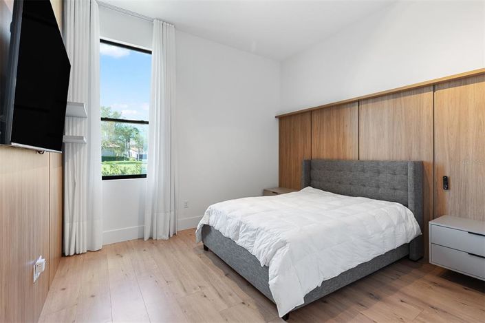 Image No.44-5 Bed House for sale