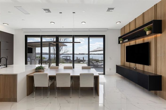 Image No.8-5 Bed House for sale