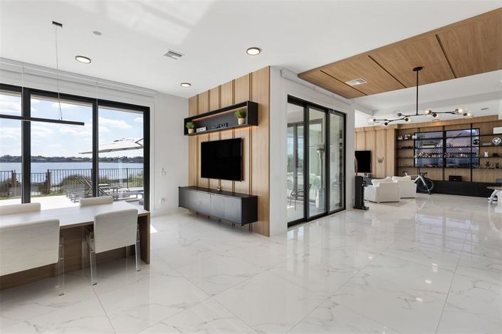 Image No.9-5 Bed House for sale