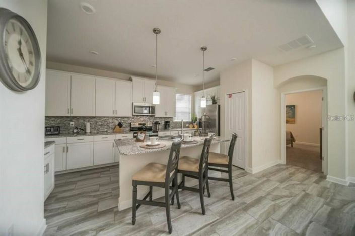 Image No.8-5 Bed House for sale