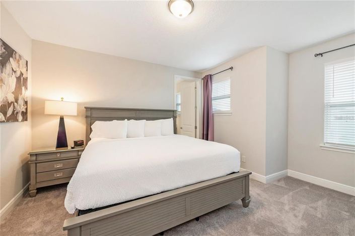 Image No.8-5 Bed House for sale