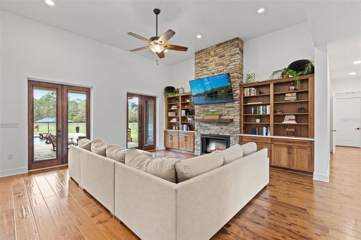 Image No.6-5 Bed House for sale