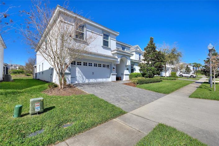 Image No.2-8 Bed Property for sale