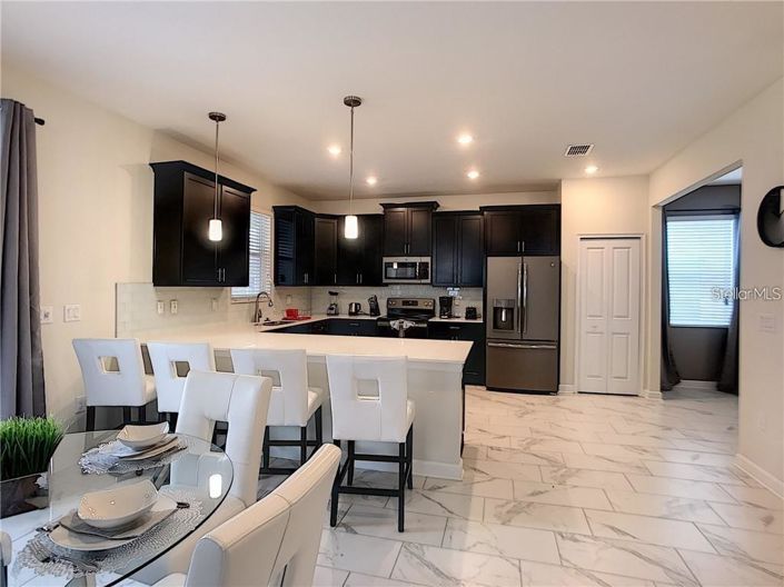 Image No.30-6 Bed Property for sale