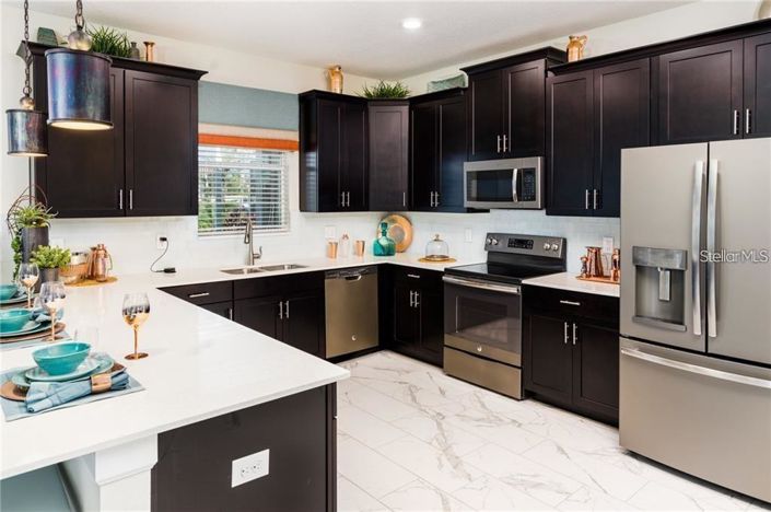 Image No.4-6 Bed Property for sale