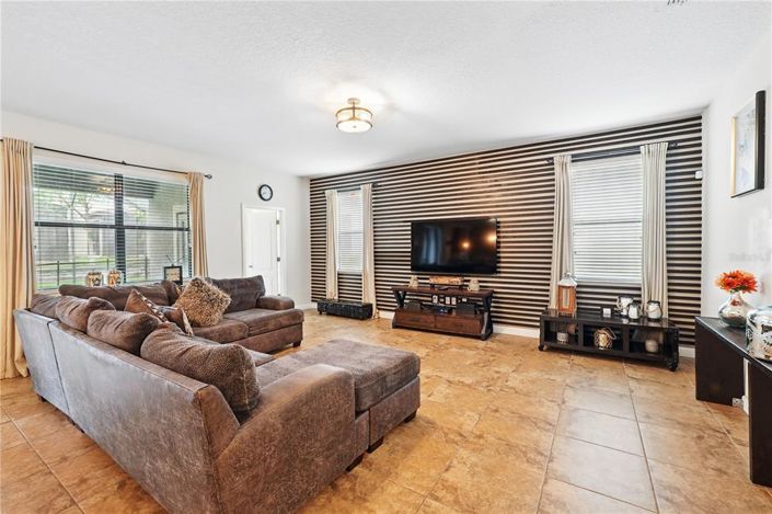 Image No.8-7 Bed House for sale