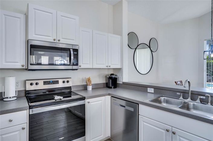 Image No.10-4 Bed Property for sale