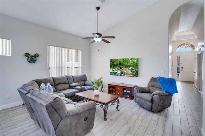 Image No.4-4 Bed Property for sale