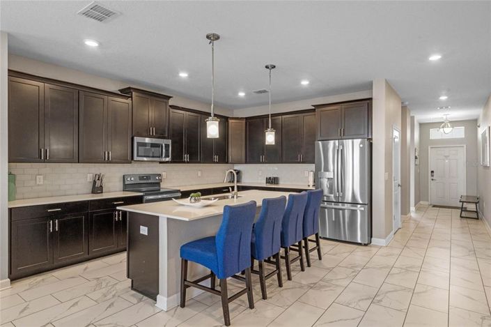 Image No.10-6 Bed Property for sale