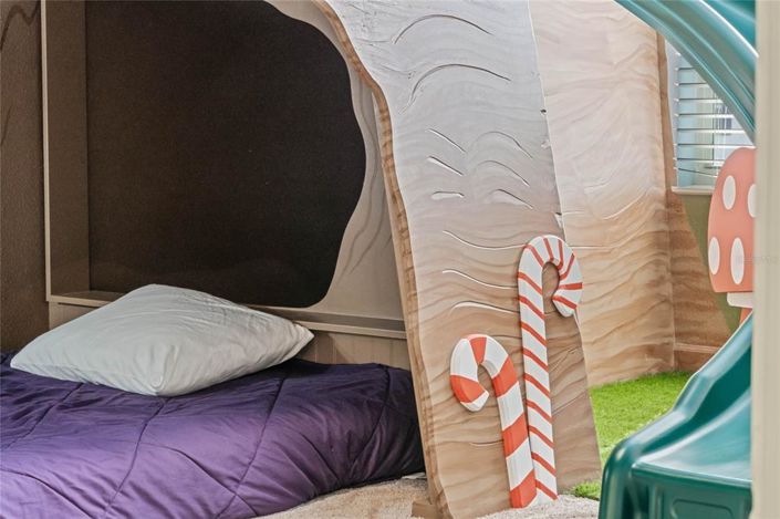 Image No.22-6 Bed Property for sale