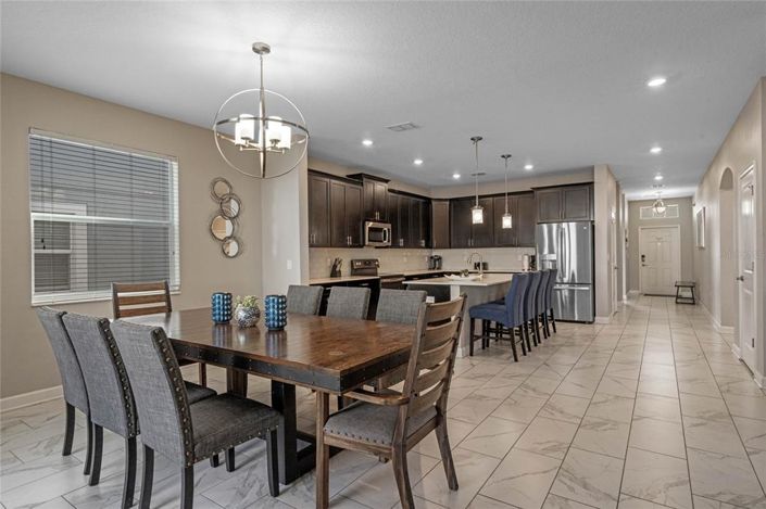 Image No.9-6 Bed Property for sale