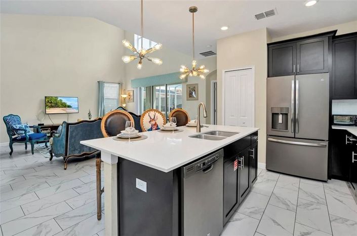 Image No.15-5 Bed Property for sale