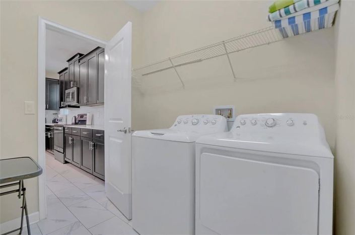 Image No.40-5 Bed Property for sale