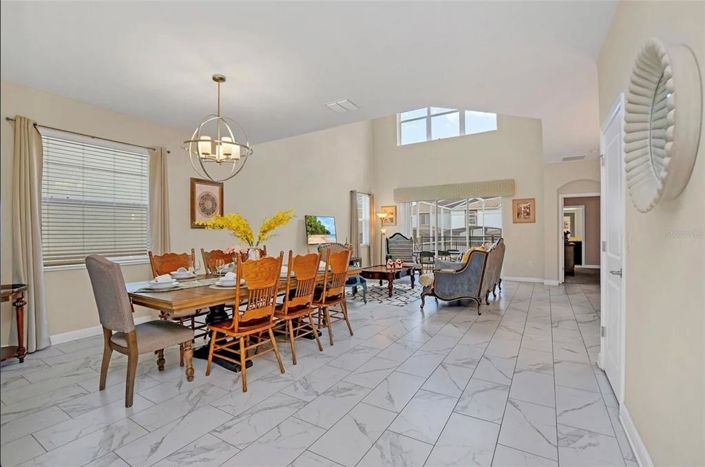 Image No.9-5 Bed House for sale