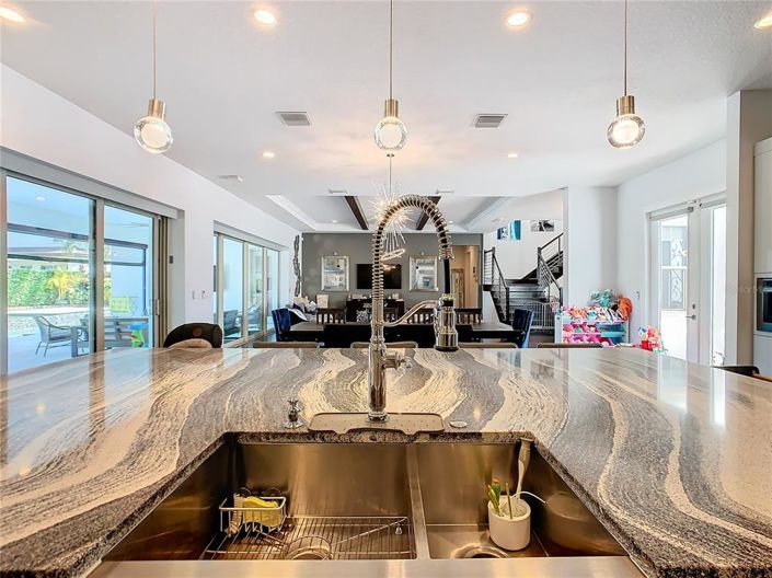 Image No.19-5 Bed House for sale