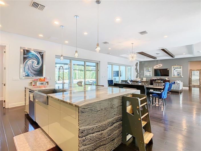 Image No.24-5 Bed House for sale