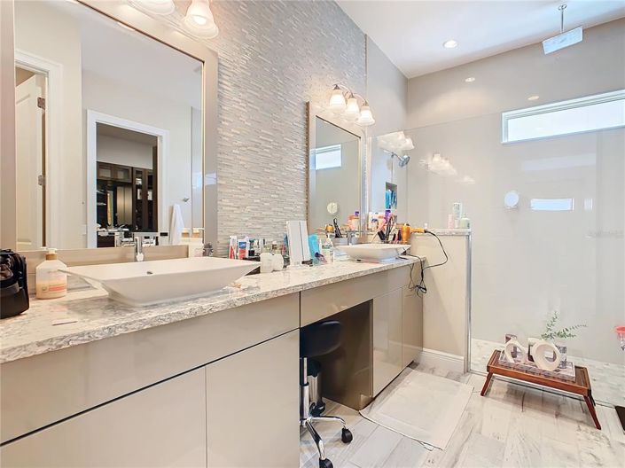 Image No.35-5 Bed House for sale