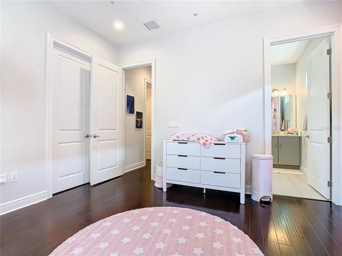 Image No.40-5 Bed House for sale