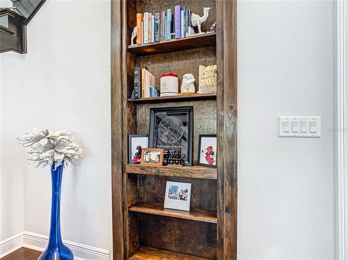 Image No.8-5 Bed House for sale