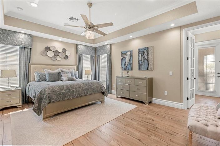 Image No.42-5 Bed House for sale