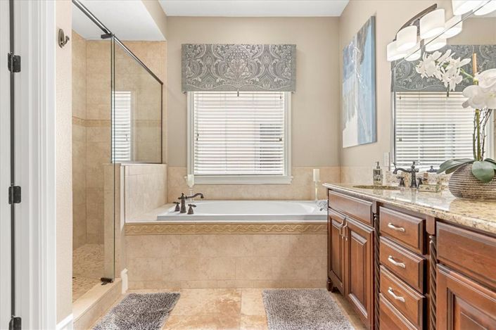 Image No.47-5 Bed House for sale