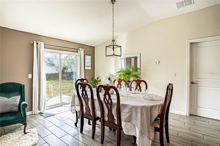 Image No.10-3 Bed House for sale