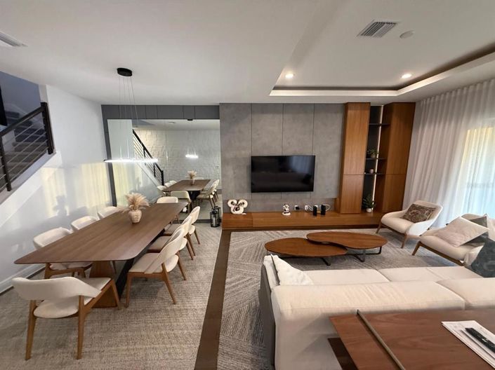 Image No.8-4 Bed House for sale