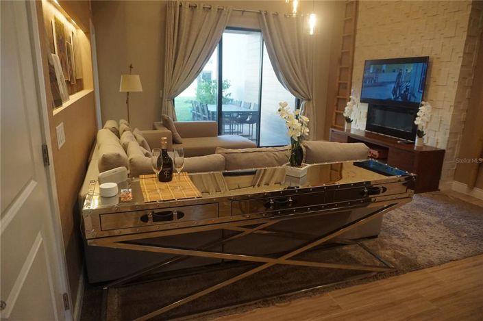 Image No.10-4 Bed Townhouse for sale