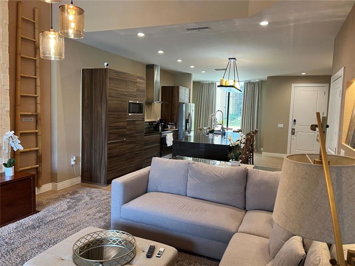 Image No.25-4 Bed Townhouse for sale