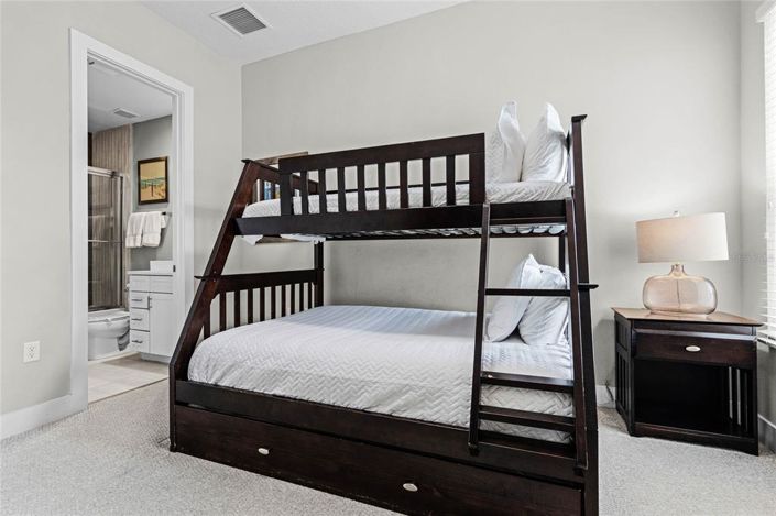 Image No.19-4 Bed Townhouse for sale