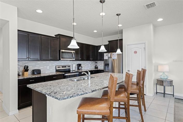 Image No.11-5 Bed Townhouse for sale