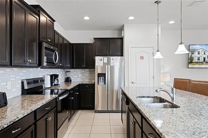 Image No.12-5 Bed Townhouse for sale