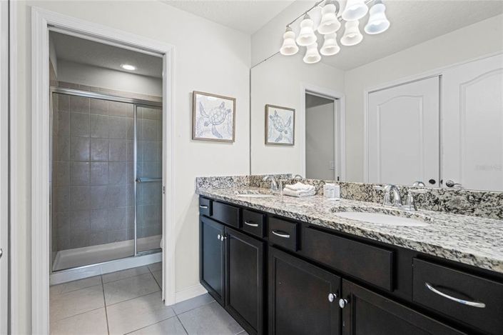 Image No.19-5 Bed Townhouse for sale