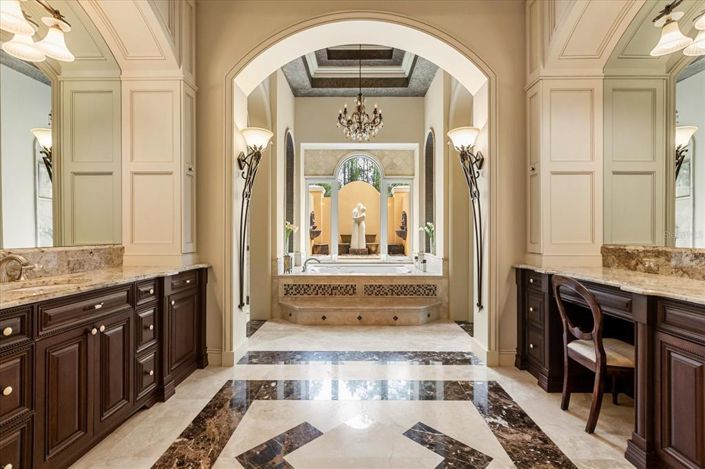 Image No.43-5 Bed House for sale