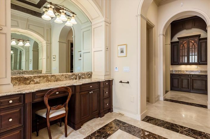 Image No.45-5 Bed House for sale