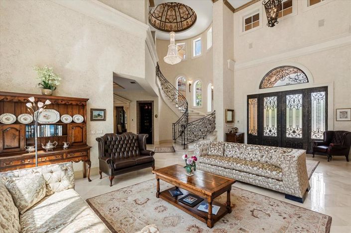 Image No.6-5 Bed House for sale