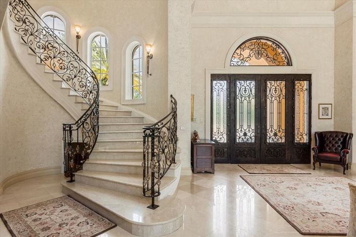 Image No.7-5 Bed House for sale